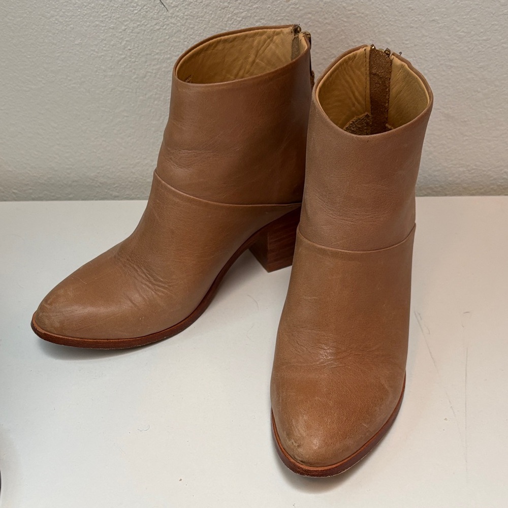 Nisolo Chestnut Leather Stacked Heel “Dari” Boots